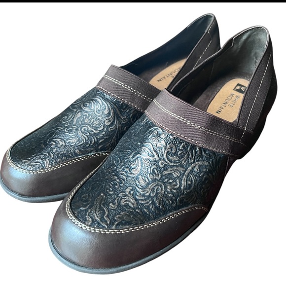 White Mountain Happy Embossed Tooled Leather Shoe Clogs Brown Slip On Clog - Picture 5 of 10